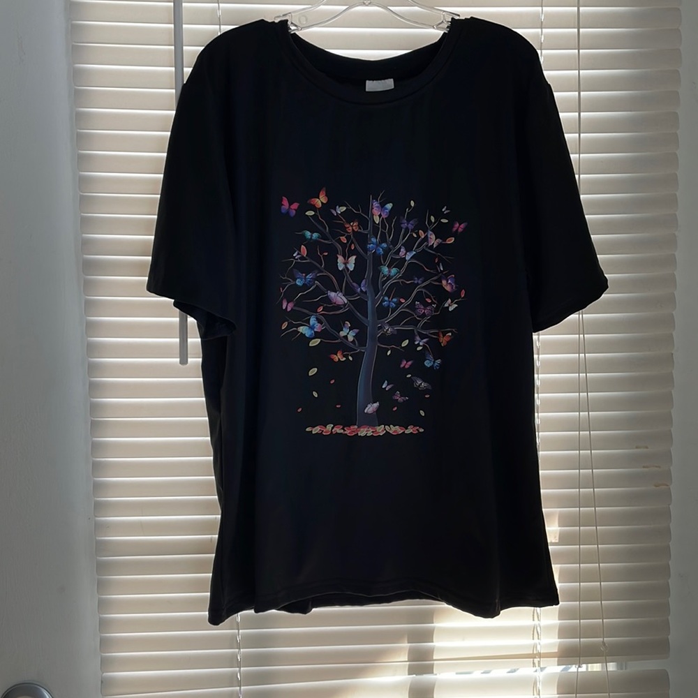 Size L black t shirt